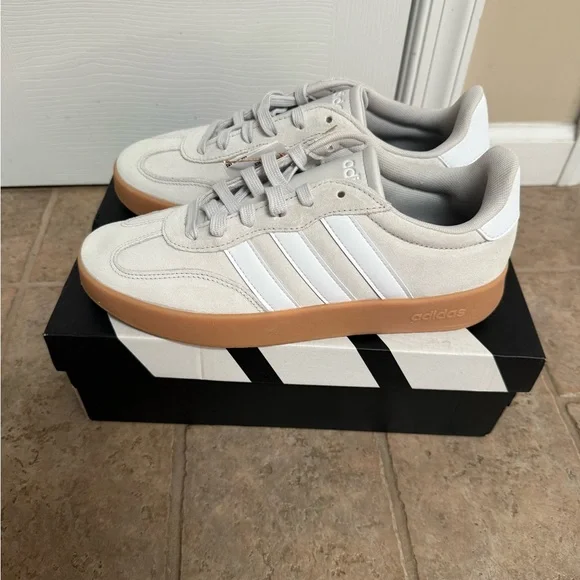 Adidas Men’s Barreda Cream and Tan Sneakers size 8
